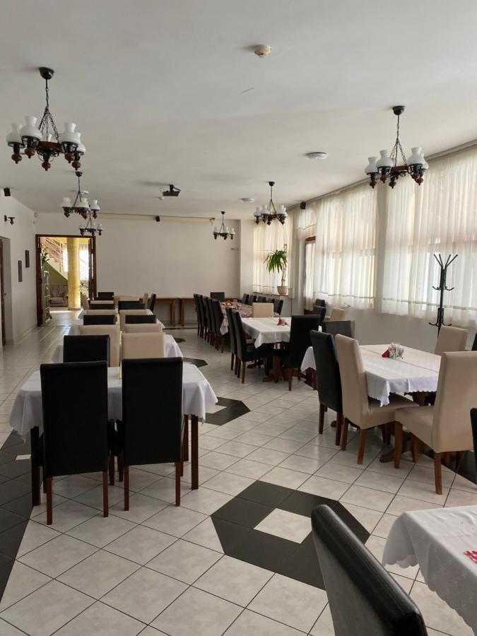 Tiszaparti Rokonok Kisköre Exteriör bild